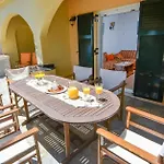Alex 3, Case de vacanță Barbati