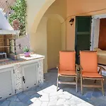 Alex 3, Case de vacanță